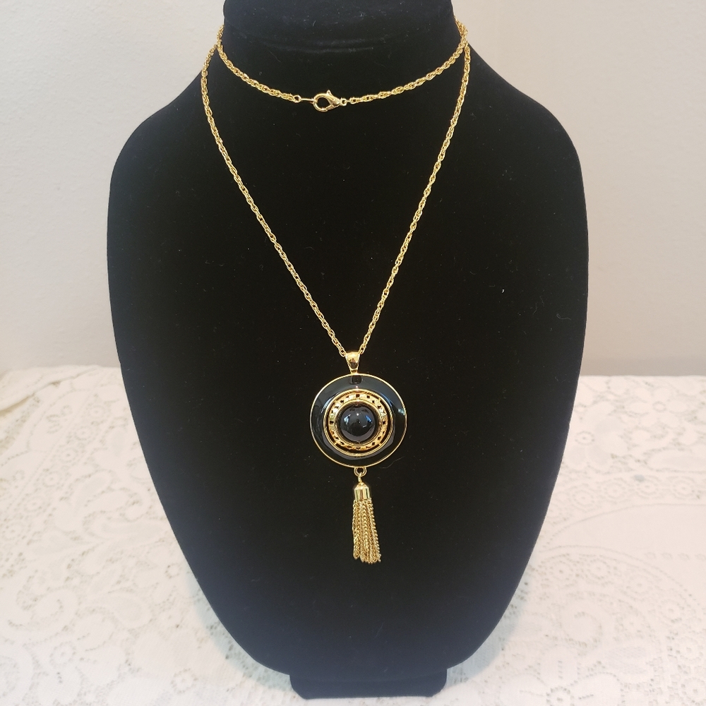Lady Remington black and gold tone necklace